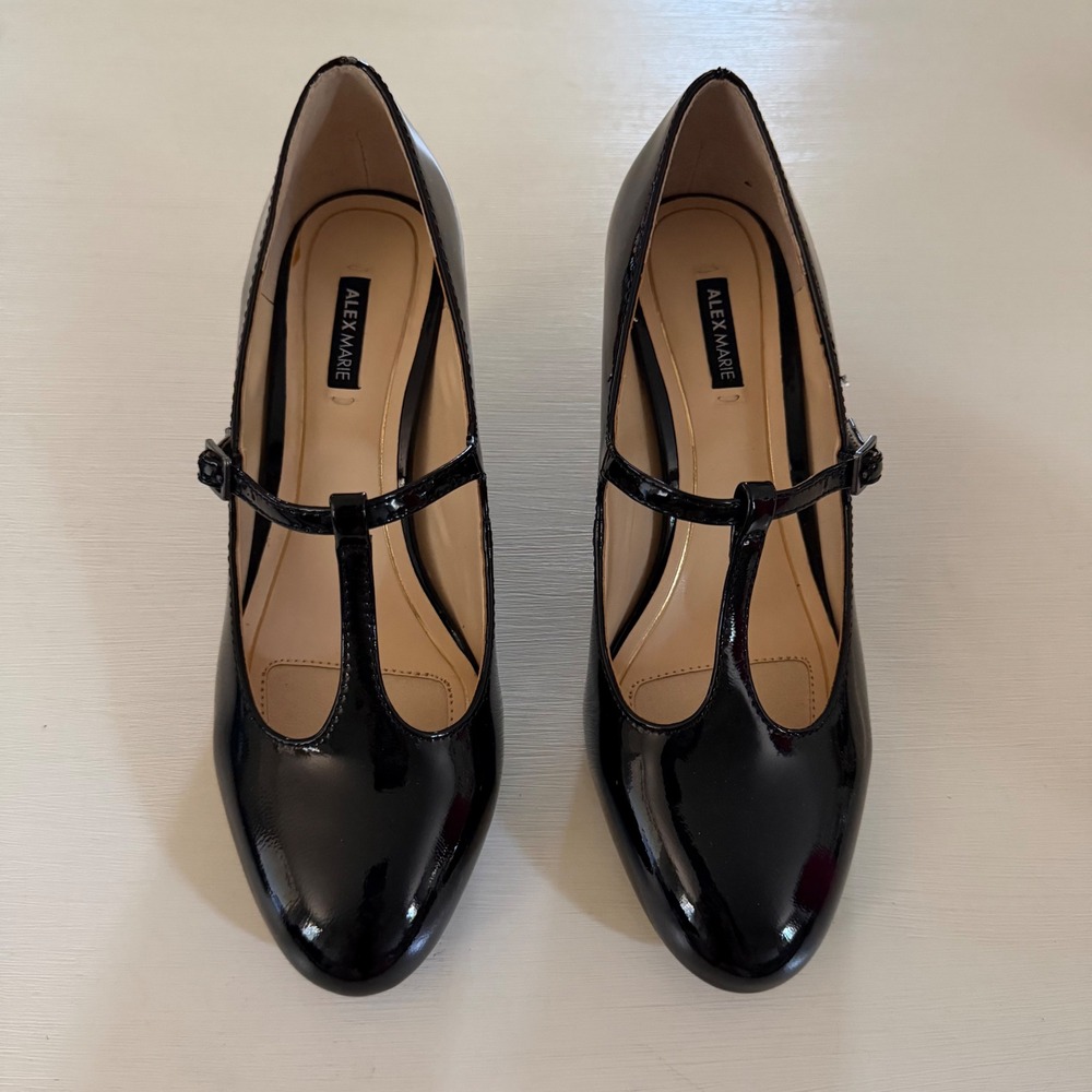 Alex Marie Black Patent Leather T-Strap Pumps Heels Size 8M Round Toe Classic